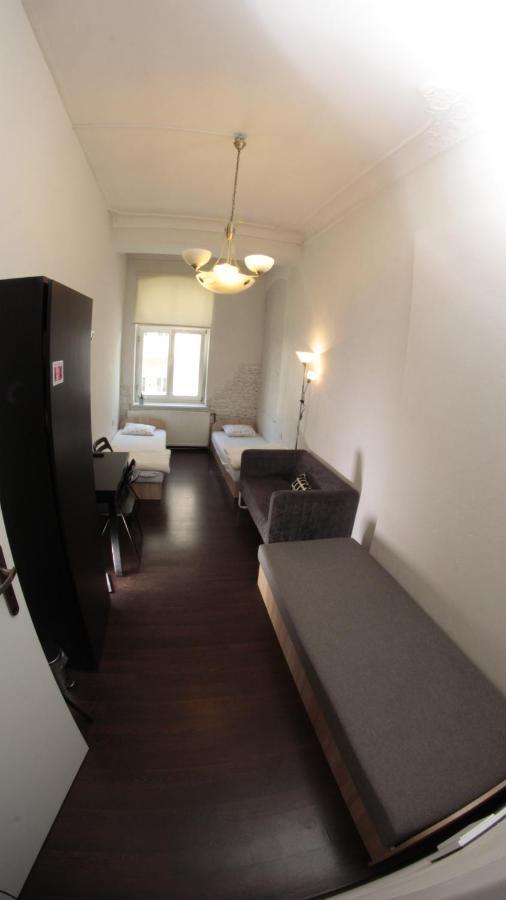 Pit Stop Hostel بوزنان المظهر الخارجي الصورة